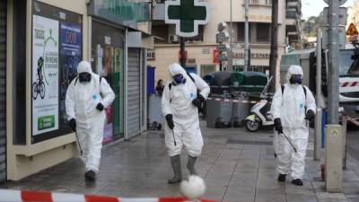 Los militares de las potencias mundiales han sido desplegados en las calles para frenar el avance del letal virus./AFP.