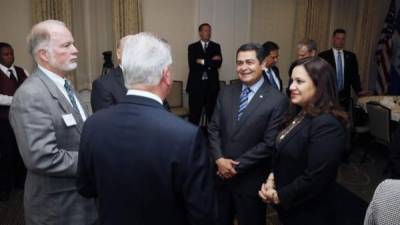 El presidente de Honduras, Juan Orlando Hernández, en la cena de honor que ofreció el Foro de las Américas en el University Club de Washington en Estados Unidos.