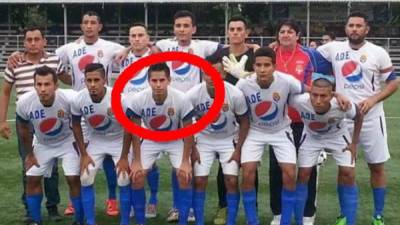 José Miranda posa junto a sus compañeros cuando jugaba con el Real Juventud.