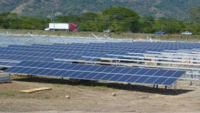 La instalación del parque solar en Choluteca. Esta obra produciría 25 megavatiosde energía una vez finalizada y es otro de los proyectos realizados en la zona sur.
