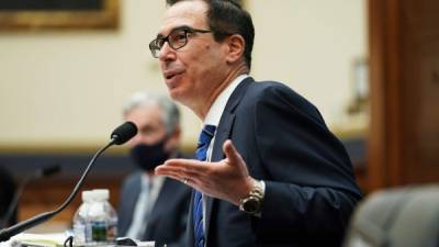 El secretario del Tesoro de EEUU, Steven Mnuchin, anunció que los cheques de ayuda comenzarán a llegar la próxima semana./AFP.