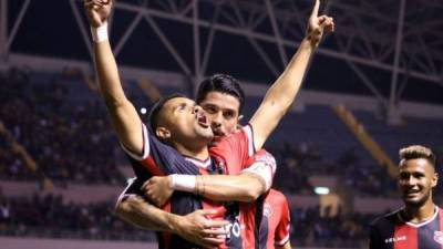 Roger Rojas celebrando su gol de penal contra el Herediano. Foto Everardo Herrera