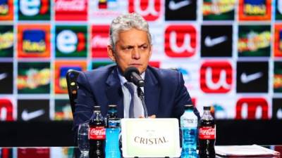 El seleccionador nacional de Chile, el colombiano Reinaldo Rueda, habla durante una rueda de prensa. Foto de archivo.