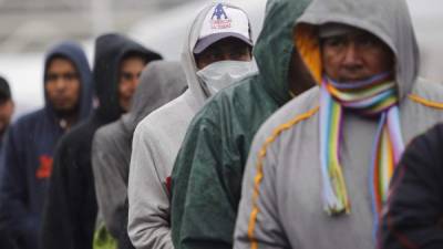 Un portavoz de la Cancillería hondureña dijo que hasta este miércoles habían retornado al país un total de 7.136 migrantes hondureños que desistieron de seguir en la caravana. EFE/Archivo