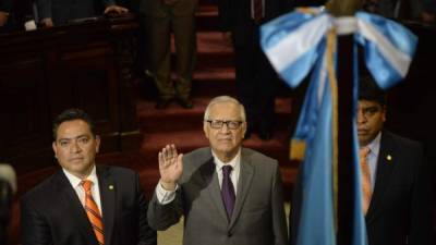 Maldonado renunció de inmediato a su puesto en la Corte de Constitucionalidad, de la que ha sido presidente en tres ocasiones, tras ser designado como el nuevo vicepresidente guatemalteco.