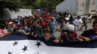 México advierte que podría frenar a caravana migrante de Honduras