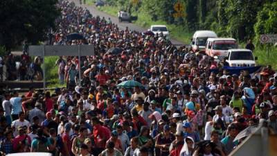 Los migrantes hondureños participan en una caravana que se dirige a los Estados Unidos en la carretera que une Ciudad Hidalgo y Tapachula, estado de Chiapas, México, el 21 de octubre de 2018.