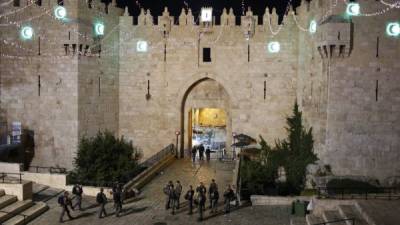 El Estado Islámico (EI) reivindicó la autoría del ataque con cuchillo y arma de fuego de anoche junto a la Ciudad Vieja de Jerusalén en el que murió una Policía de frontera israelí. EFE
