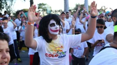 Desde tempranas horas miles de hondureños y extranjeros se reunieron para participar en el Colorun 2014.