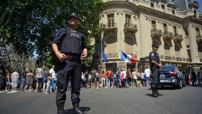 Francia ordenó reforzar la seguridad en todas sus representaciones diplomática oficiales en el mundo, como la Embajada en Argentina.