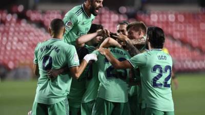 Real Madrid sacó una victoria clave en el campo del Granada. Foto AFP.