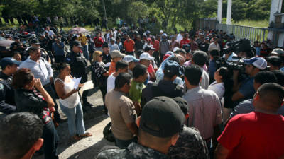 Más de 100 policías volvieron a bloquear la entrada de las antiguas instalaciones de la Anapo en la capital.