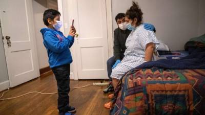 Una familia inmigrante vive una pesadilla en Connecticut tras contagiarse de coronavirus. La guatemalteca Zully, su esposo Marvin y su hijo Junior de siete años de edad dieron positivo por Covid 19. La indocumentada comienza a recuperarse de la grave enfermedad tras dar a luz.