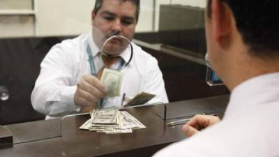 Precio del dólar se sitúa en 22.3676 lempiras.