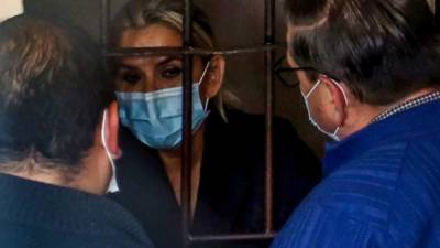 Áñez permanece encarcelada preventivamente desde hace cinco meses, acusada de diversos delitos durante su gestión presidencial de interina entre 2019 y 2020 en Bolivia.