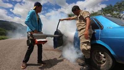 Las autoridades de Salud realizan fumigaciones para la prevención. Foto Archivo.