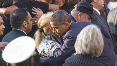 Obama les dio el pésame a los familiares de las víctimas del tiroteo en la base naval.