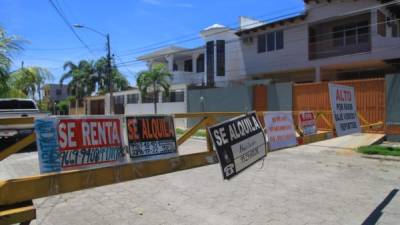 Locales comerciales, oficinas, casas y apartamentos están disponibles para alquiler en diferentes puntos de la ciudad debido a la crisis económica por la pandemia. Muchos han retornado a sus pueblos de origen.