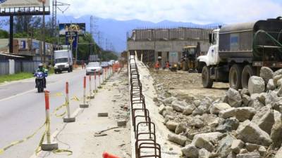 El puente a desnivel en la intersección de la 27 calle avanza en más del 65%. Foto: MoisÉs Valenzuela.