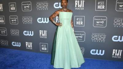 La estrella de Pose se robó las miradas en la alfombra azul de los Critics' Choice con un vestido verde como todo una diva.