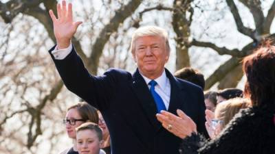 El presidente estadounidense, Donald Trump, se dirige a los participantes de 'Marcha por la vida' y líderes 'Pro-Vida' por teleconferencia desde el Jardín Rose de la Casa Blanca, en Washington DC (Estados Unidos) hoy, 19 de enero de 2018. EFE