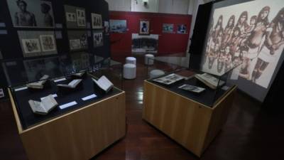 Fotografía de algunos de los documentos inéditos sobre las experiencias de los contactos entre europeos e indígenas en Brasil, durante la primera exposición que el Archivo Nacional dedica a los indios en la ciudad de Río de Janeiro (Brasil). EFE