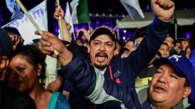 Miles de mexicanos celebran el triunfo de López Obrador. AFP