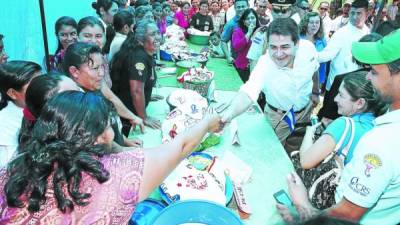 El presidente Hernández supervisó los avances del programa nutricional.