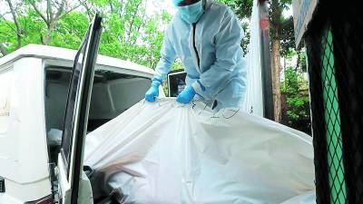 Los cuerpos de las personas Los cuerpos de las víctimas son llevados por el Ministerio Público a Tegucigalpa para ser ingresados a la morgue y practicarles las autopsias.