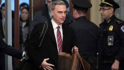 El abogado de la Casa Blanca, Pat Cipollone llegando hoy para el juicio por juicio político del Senado en el Capitolio de los Estados Unidos en Washington, DC, EEUU.