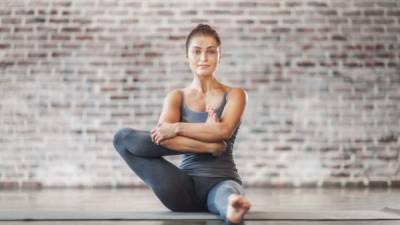 El yoga tiende a centrarse en la conexión entre la mente y el cuerpo.