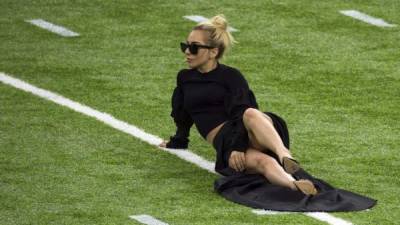 Aunque no busca esta noche ser el centro de atención por su vestuario, Lady Gaga, mostró algo más en la previa del Superbowl.