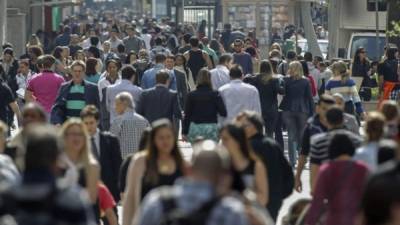 El informe presentado hoy, el primero oficial sobre suicidios, dice que entre 2011 y 2016 un total de 62.804 personas se mataron en el país, lo que supone un elevado promedio cercano a los 10.500 por año. EFE/Archivo