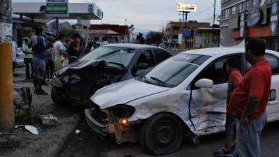 Dos vehículos luego de colisionar en la 7 calle, tercera avenida. Foto: José Cantarero