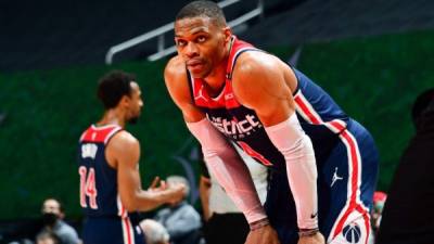 Westbrook alcanzó esta cifra a falta de 8 minutos y 32 segundos para el final del partido contra los Hawks en el State Farm Arena de Atlanta, cuando sumaba 21 puntos, 10 rebotes y 14 asistencias. Foto AFP.