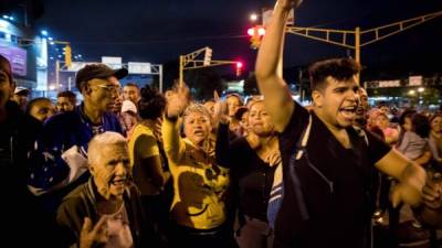 Cientos de personas protestaron en varias ciudades de Venezuela por la falta de alimentos para su cena de fin de año.