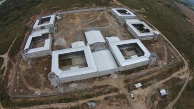 La construcción de la cárcel de Naco está paralizada desde hace cinco meses.
