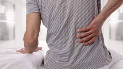 El dolor de espalda es un problema muy frecuente y en varios casos se debe a problemas posturales.