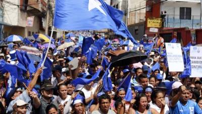 Los nacionalistas realizaron varias marchas el domingo en apoyo a la reelección presidencial.