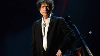 Bob Dylan es el primer cantautor en ganar el premio Nobel de Literatura.