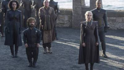 'Juego de Tronos' regresa hoy a HBO con su penúltima temporada, presagiando el final de una saga de sexo, violencia e intriga política que se ha convertido en la serie más popular del mundo en la televisión.Cersei Lannister se hizo del trono de Hierro, mientras Jon Snown fue declarado 'Rey en el norte' después de resucitar, y Daenerys Targaryen ha zarpado hacia Westeros. Ahora el invierno ha llegado.