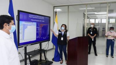 Las autoridades de Salud durante la presentación del informe de la evolución de la pandemia.