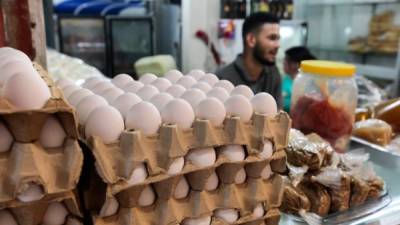 Un punto de venta de huevos en el mercado.