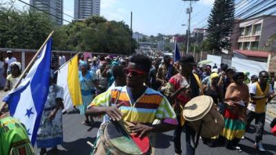 En la protesta participan garífunas, lencas y campesinos.