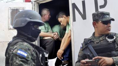 Los reos llegaron a su nuevo “hogar” bajo fuertes medidas de seguridad.