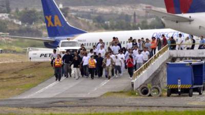 Washington envía cerca de 3 vuelos semanales con hondureños ilegales.