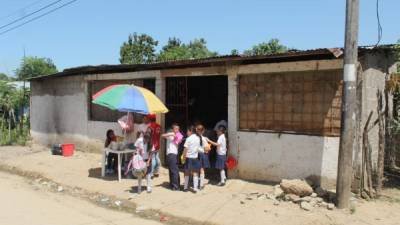 En este local de dos cuartos sin ventilación, los niños reciben sus clases en la colonia 7 de Abril. Foto: Jorge Monzón