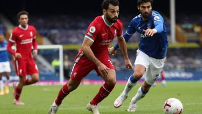 El delantero Mohamed Salah anotó uno de los goles en el derbi Everton vs Liverpool. Foto AFP.
