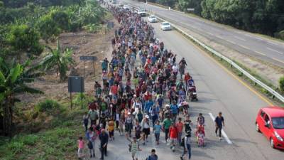 México enfrenta un doble fenómeno migratorio. Por un lado están las enormes oleadas de centroamericanos, y por el otro, el imparable éxodo de cubanos (foto).