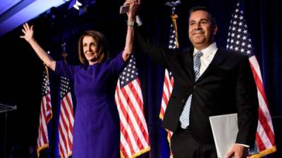 Pelosi, actual líder de la minoría demócrata en la Cámara de Representantes, celebra la victoria de la oposición en las legislativas./AFP.